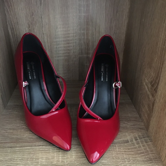 New Spring Heels Size 6 - Picture 2 of 3